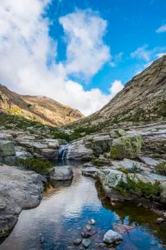 Golo River flows through barren rocky landscape Parc naturel regional de Corse Stock-Fotos