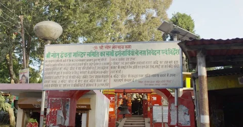Golu Devta Temple, a temple deep in the himalayan mountain range Vídeo Stock 73006038