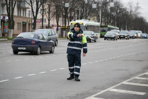 GOMEL, BELARUS - December 18, 2017: Officer of the road patrol service with a Fotos de archivo