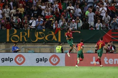   Goncalo Inacio de Portugal a celebrar um golo durante o jogo entre Portu... Stock Photos