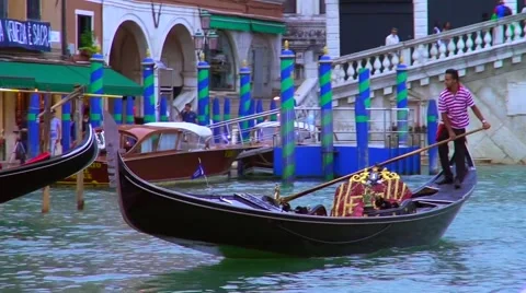 Gondalier in venice Stock Footage 40136051