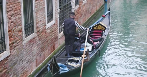 Gondola in Venice Video stock 221987779