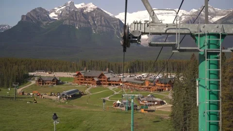 Gondola view of ski lodge Vídeo Stock 244947148