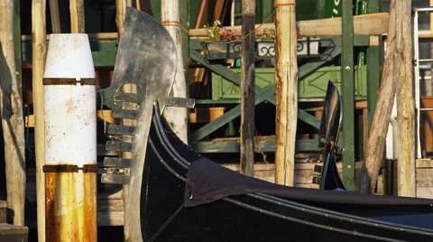 Gondolas Float in the Grand Canal in Venice, Italy 4K Stock Video Footage Vidéo 48387533
