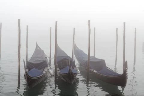 Gondolas by Saint Mark square during foggy sunrise Stock-Fotos