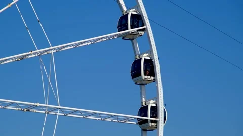 Gondolas in spinning Ferris wheel. 스톡 동영상 275038533
