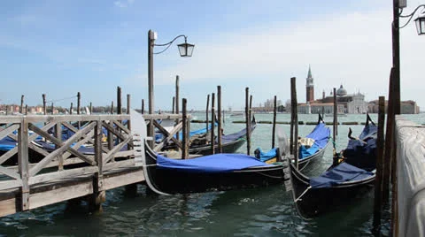 Gondolas in venice Видео 22714270