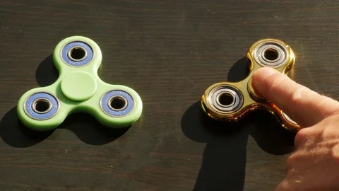 Good and bad fidget spinner comparison Stock Footage 76159971