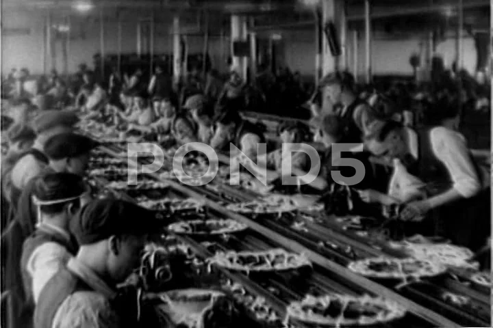 ford assembly line 1920s