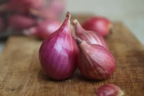 Good quality shallots and red onions in Indonesia ready to be cooked and pr.. Stock Photos