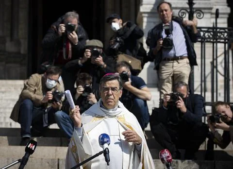 Good Thursday Easter blessing in Montmartre Paris, France - 09 Apr 2020 Foto stock