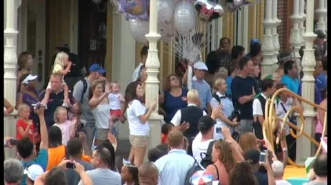 Goofy waves to the crowd Stockbeeldmateriaal 11625390