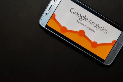 Google Analytics dev app on Smartphone screen Stock-Fotos