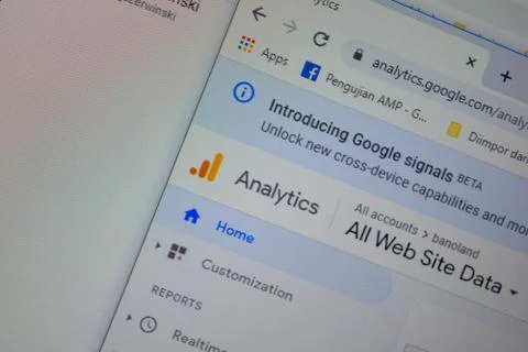 Google Analytics website home page on computer screen. Stock Photos