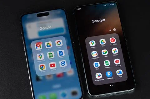 Google  apps on Iphone and android smartphone Stock Photos