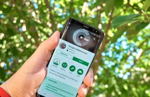 Google Authenticator mobile app on Samsung s8. Фото
