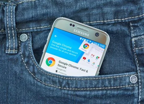 Google Chrome mobile application on screen of Samsung 库存照片