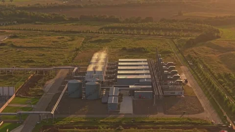 Google data hub at dusk, drone aerial shot in warm sunset light Vídeos de archivo 318620288