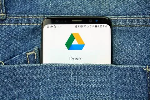 Google Drive app on a phone screen in a pocket Stockfoto's