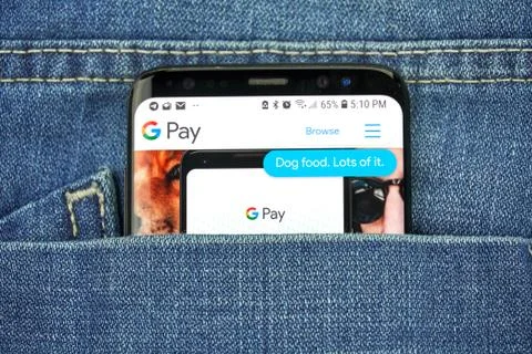 Google G Pay on a phone screen in a pocket Fotos de archivo