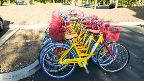 Google Googleplex campus Headquarters lined up with Google Bikes Stock-Fotos