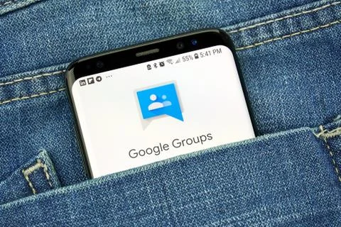 Google Groups app on a phone screen in a pocket Stock Photos