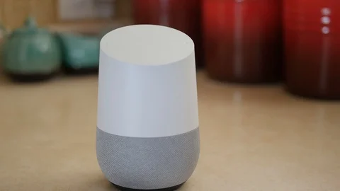 Google Home Closeup Lighting Up to Respond to Question 스톡 동영상 90532208