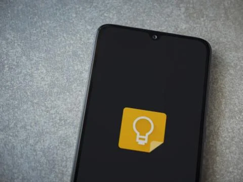 Google Keep app launch screen with logo on the display of a black mobile smar Stock Photos