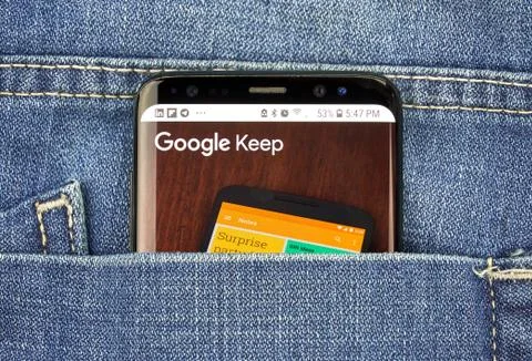 Google Keep on a phone screen in a pocket Fotos de archivo
