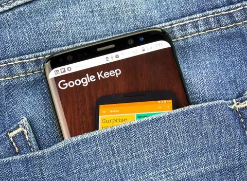 Google Keep on a phone screen in a pocket Stock Photos