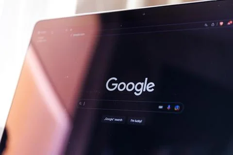 Google search engine website on laptop screen Stock Photos