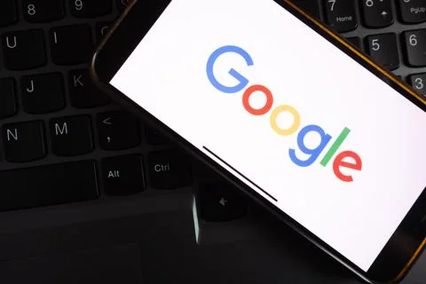 Google Search logo displayed on smartphone Stock Photos