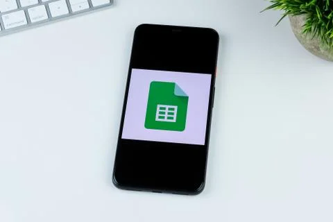 Google Sheets app logo on a smartphone screen Stock Photos