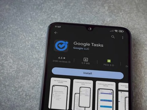 Google Task app play store page on smartphone on ceramic stone background Foto stock