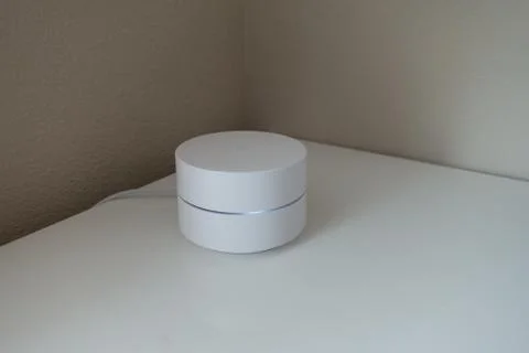 Google Wifi Mesh Network Hub Stockfoto's