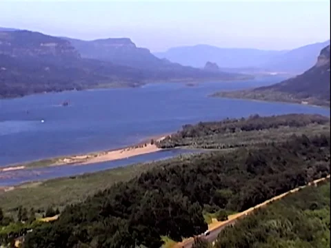 Gorge pan back Video stock 924953