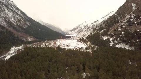 Gorge in the village of Elbrus, aerial view is light snow 库存影片 114804341