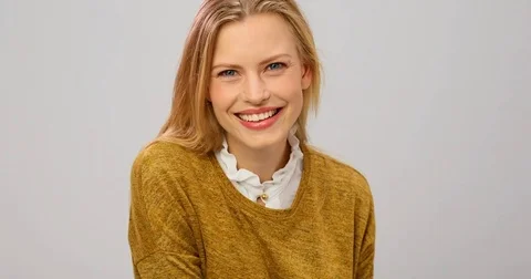 Gorgeous blond in yellow Video stock 80501501