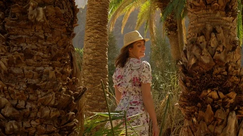 Gorgeous Model with Straw Hat Posing on an Outdoor Shoot in the Valley 스톡 동영상 116560581