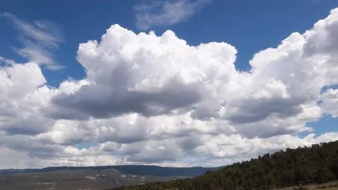 Gorgeous Timelapse Clouds Over Mountain 스톡 동영상 137122521