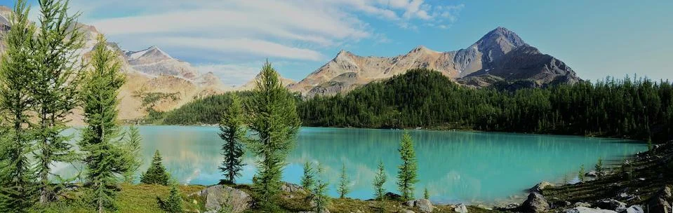 Gorgeous turquoise alpine lake and mountains. Stock Photos