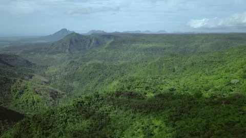 Gorges view point in Mauritius. Flight above tropical forest. 動画素材 102401187