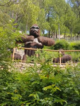 Gorilla statue Stockfoto's