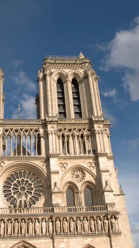 Gothic Architecture of Notre Dame Cathedral Facade in Paris 库存影片 345014908