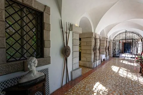 Gothic Duino castle on a cliff over the Gulf of Trieste (Adriatic sea), Italy Foto stock