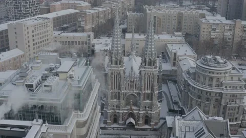 Gothic style cathedral in the winter. Saint Nicolas church in Kyiv, Ukraine. Vídeo Stock 171476432