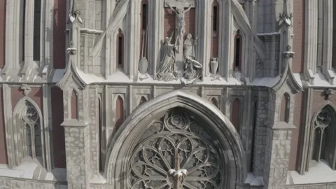 Gothic style cathedral in the winter. Saint Nicolas church in Kyiv, Ukraine. Vídeo Stock 171476578
