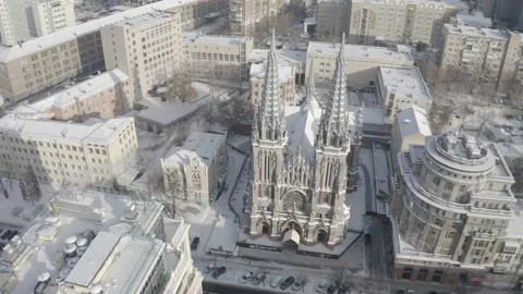 Gothic style cathedral in the winter. Saint Nicolas church in Kyiv, Ukraine. Vídeos de archivo 171476798