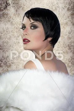 Gourgeos female brunette flapper wearing pearls and fur, old hollywood style Stock Photos