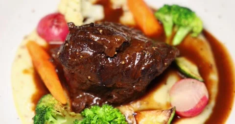Gourmet beef dish with vegetables, broccoli, carrots, mashed potatoes, Stock-Footage 318119869